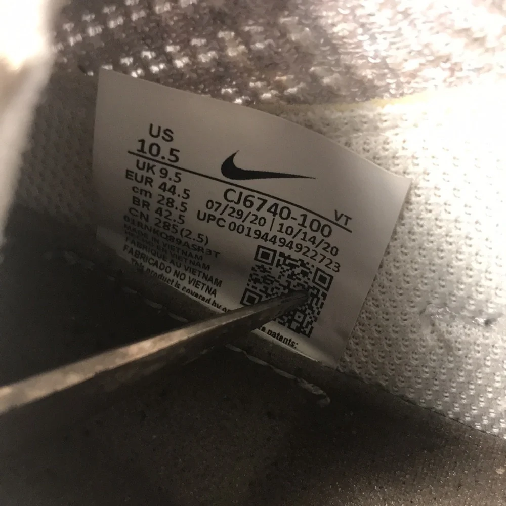 Women’s Nike VapoMax 2020 Flyknit Summit White Pull On Adjustable Sneakers 10.5